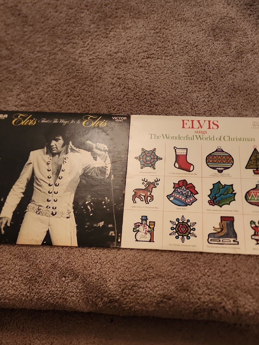 2 Elvis Vinyl Record ALBUMS8 - Black & White and Festive White Cover. Collector